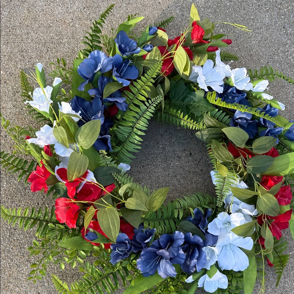 Frontgate Red, White & Blue Wreath - NWOT - Picture 9 of 16